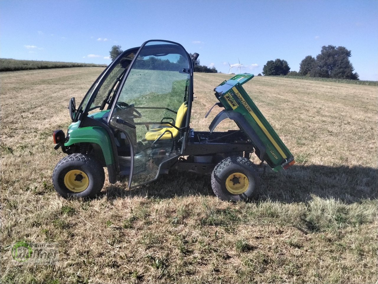 John Deere Gator 4X2 - Side-by-side/ ATV: picture 3 John Deere Gator 4X2 - Side-by-side/ ATV: picture 3