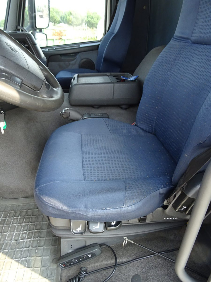 Curtainsider truck VOLVO FM9 R 62: picture 11 Curtainsider truck VOLVO FM9 R 62: picture 11