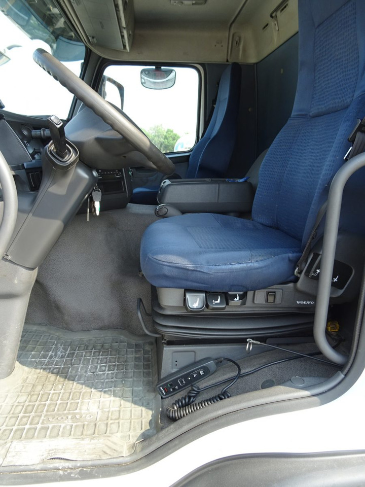 Curtainsider truck VOLVO FM9 R 62: picture 10 Curtainsider truck VOLVO FM9 R 62: picture 10