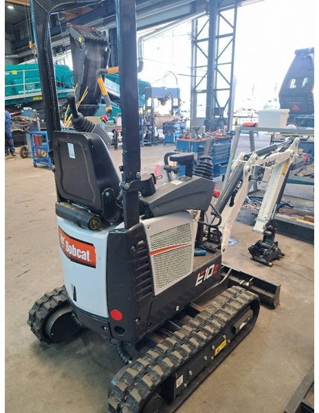 Mini excavator Bobcat E10Z: picture 7