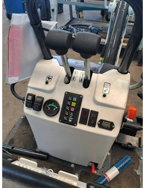 Mini excavator Bobcat E10Z: picture 8