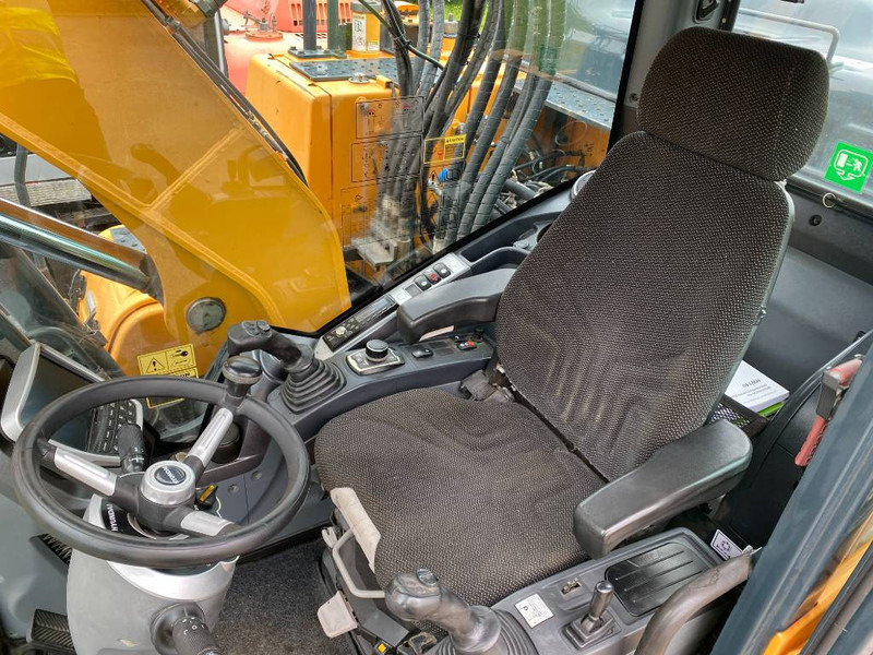 Wheel excavator Hyundai HW140: picture 18