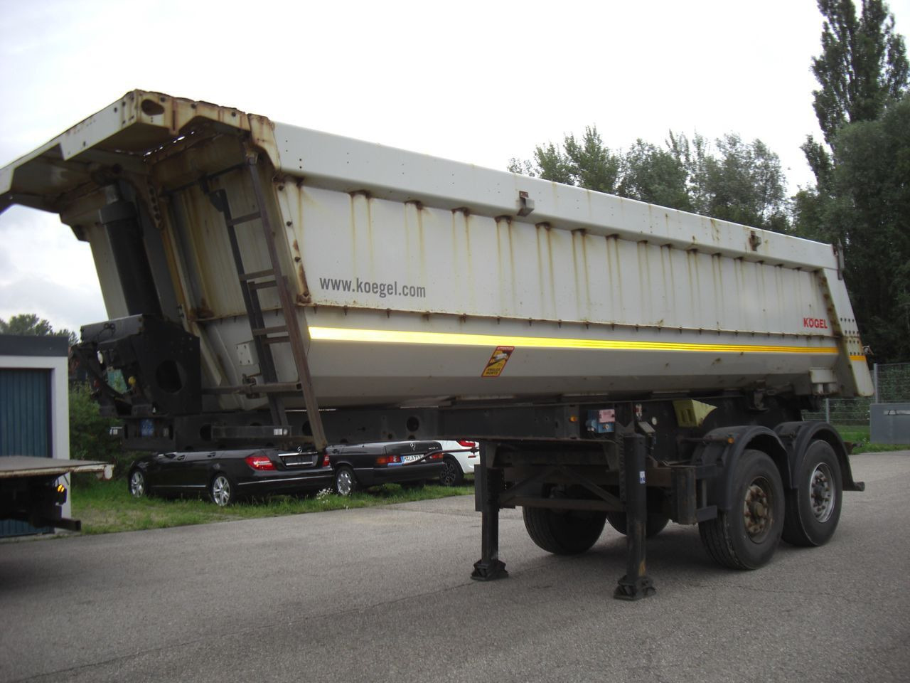 Tipper semi-trailer Kögel SKM18 / KIPPZYLINDER FEST: picture 1