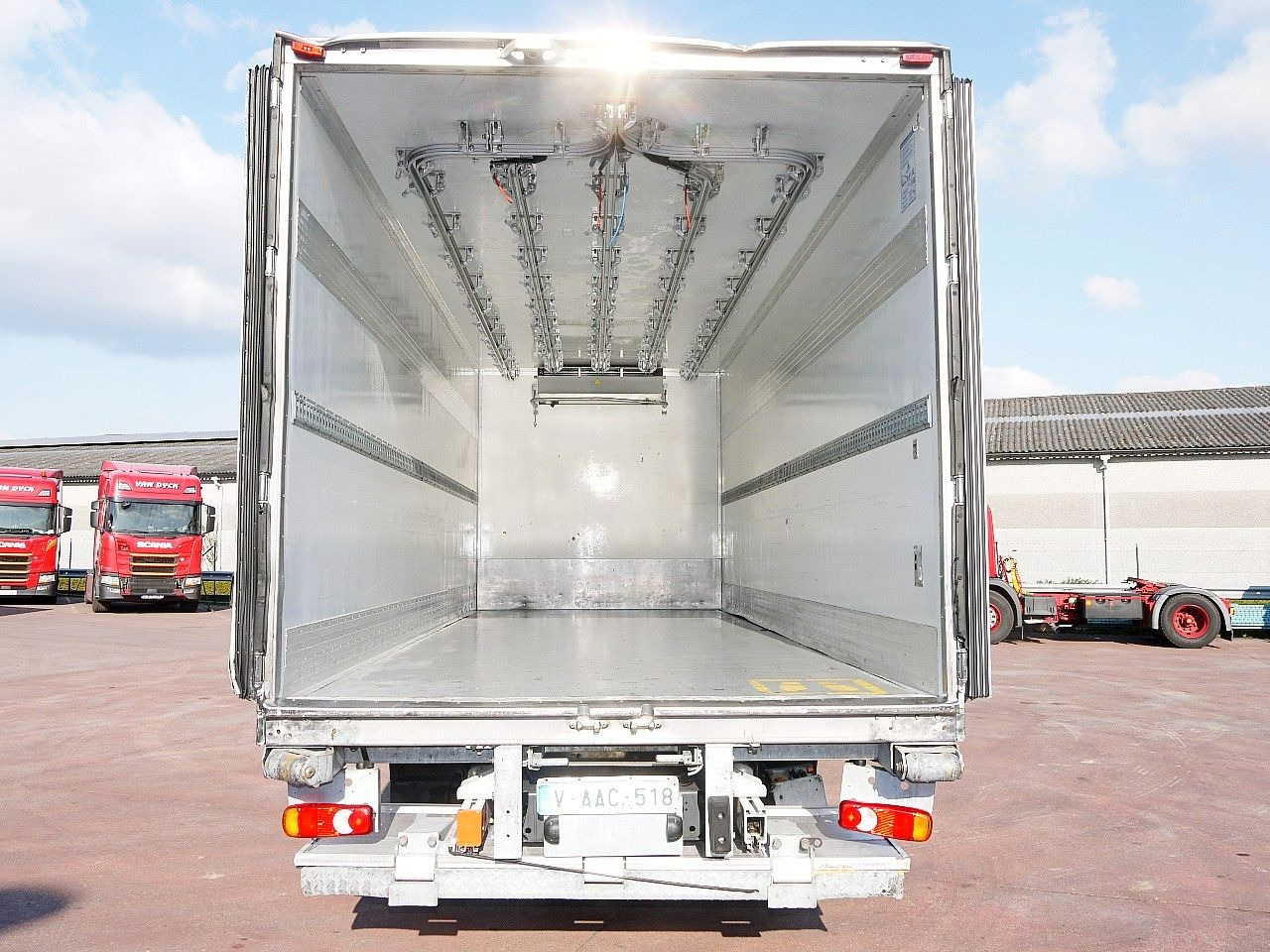 Refrigerator truck Iveco 140E18 FLEISH KUHLKOFFER CARRIER SUPRA 550 LBW Iveco 140E18 FLEISH KUHLKOFFER CARRIER SUPRA 550 LBW: picture 9
