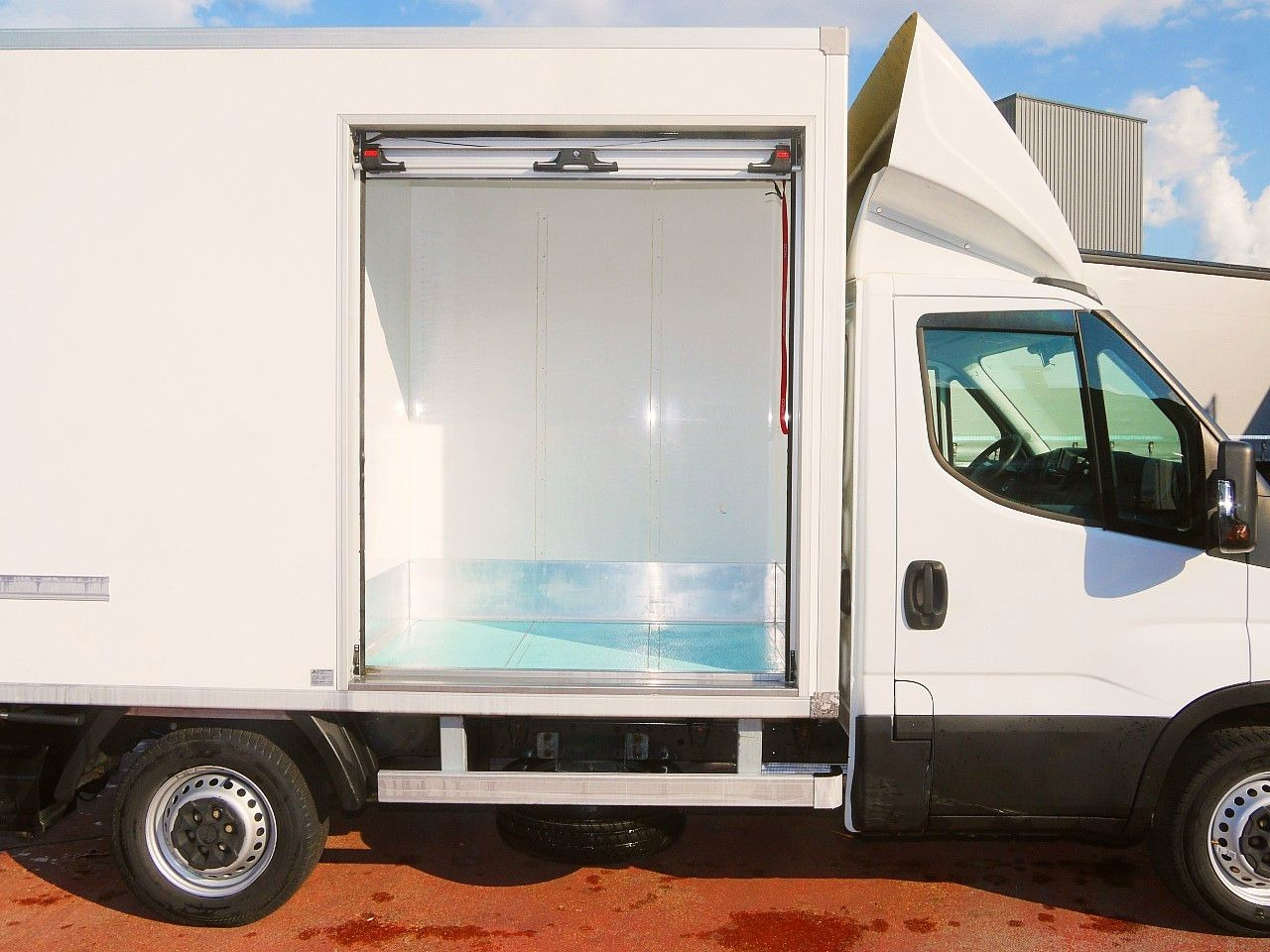 Iveco 35S14 DAILY ISOTHERMKOFFER LADEBORDWAND luft fed - Refrigerated van: picture 5 Iveco 35S14 DAILY ISOTHERMKOFFER LADEBORDWAND luft fed - Refrigerated van: picture 5