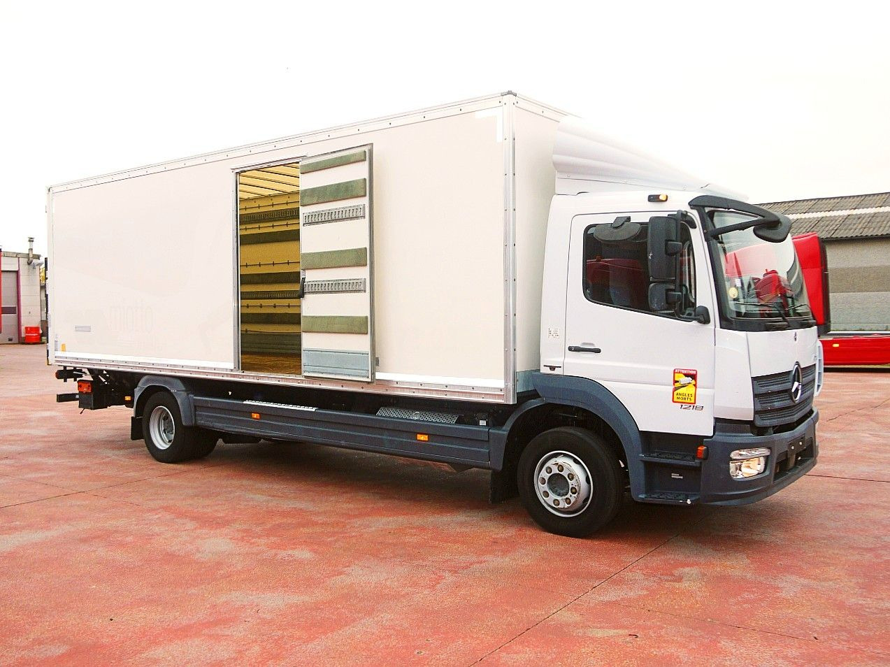 Mercedes-Benz 1218 ATEGO MEUBEL KOFFER A/C 124 Tkm - Box van: picture 3 Mercedes-Benz 1218 ATEGO MEUBEL KOFFER A/C 124 Tkm - Box van: picture 3