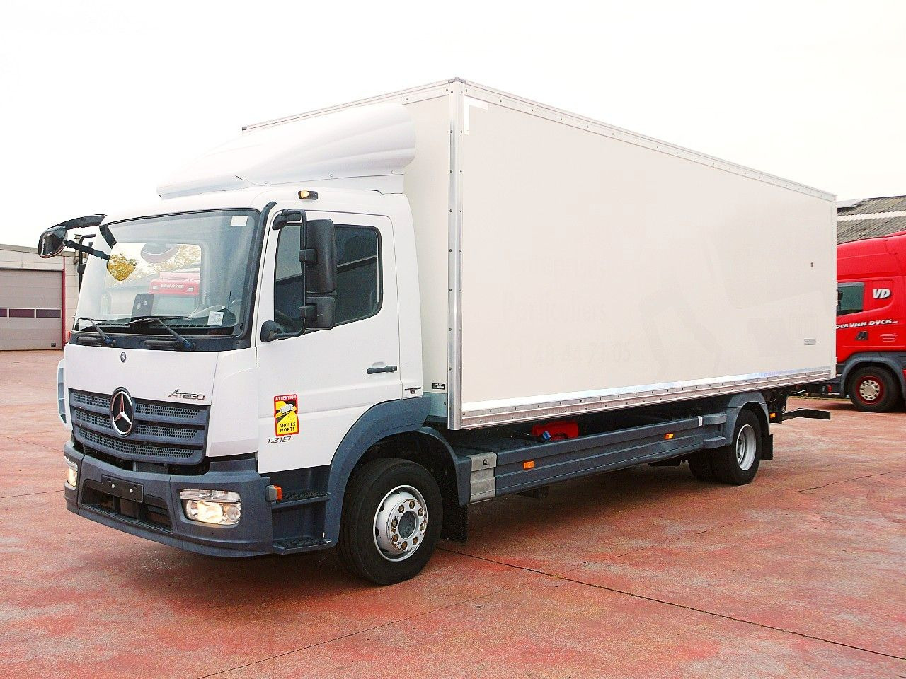 Mercedes-Benz 1218 ATEGO MEUBEL KOFFER A/C 124 Tkm - Box van: picture 4 Mercedes-Benz 1218 ATEGO MEUBEL KOFFER A/C 124 Tkm - Box van: picture 4