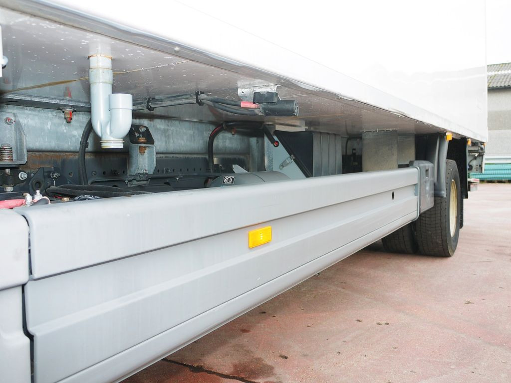 Refrigerator truck Mercedes-Benz 1318 ATEGO KUHLKOFFER CARRIER SUPRA 750 LBW: picture 15