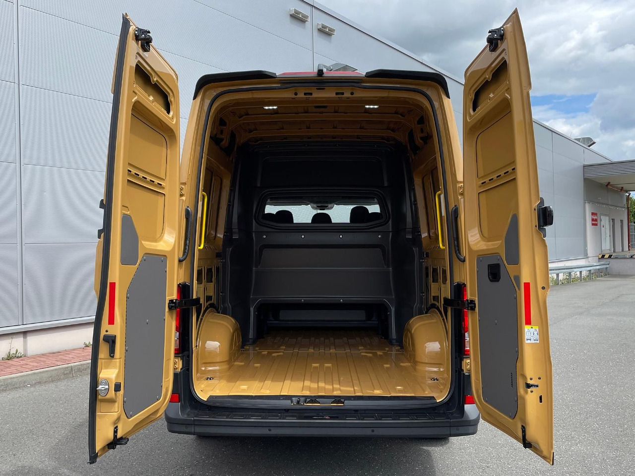 New Combi van MAN TGE 3.180 L3H3 MIXTO Individual Lion S ACC LED: picture 9 New Combi van MAN TGE 3.180 L3H3 MIXTO Individual Lion S ACC LED: picture 9