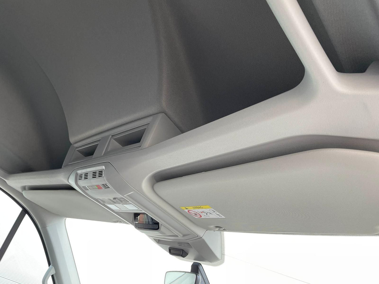 Passenger van Volkswagen Crafter MIXTO 35 L3H3 Autom NAV SITZH ACC 5SITZE: picture 29 Passenger van Volkswagen Crafter MIXTO 35 L3H3 Autom NAV SITZH ACC 5SITZE: picture 29