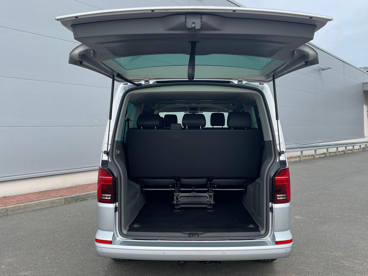 Passenger van Volkswagen T6.1 Caravelle Highline STANDHZ NAVI LEDER PDC: picture 30