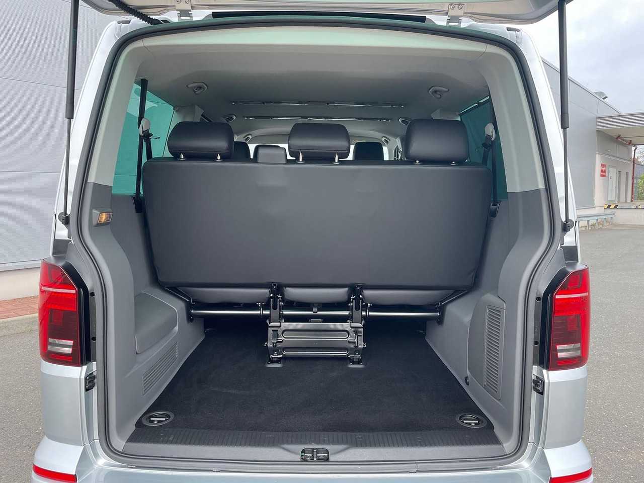Passenger van Volkswagen T6.1 Caravelle Highline STANDHZ NAVI LEDER PDC: picture 9