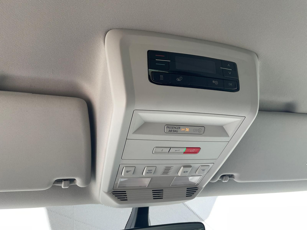 Passenger van Volkswagen T6.1 Caravelle Highline STANDHZ NAVI LEDER PDC: picture 27