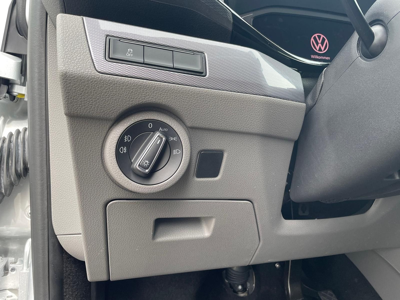 Passenger van Volkswagen T6.1 Caravelle Highline STANDHZ NAVI LEDER PDC: picture 33