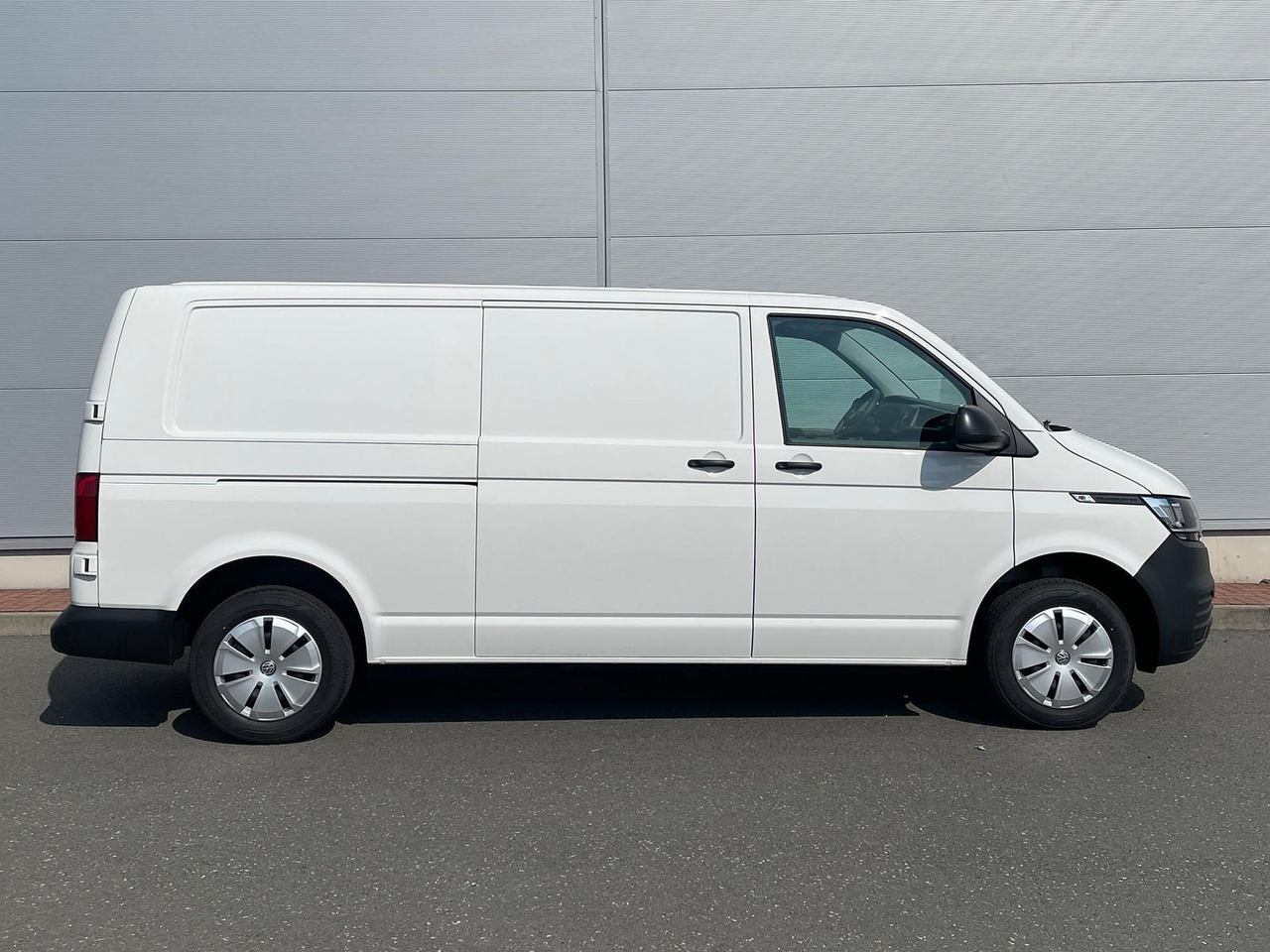 Volkswagen T6.1 Transporter LR 2.0 TDI KLIMA PDC - Passenger van: picture 5 Volkswagen T6.1 Transporter LR 2.0 TDI KLIMA PDC - Passenger van: picture 5