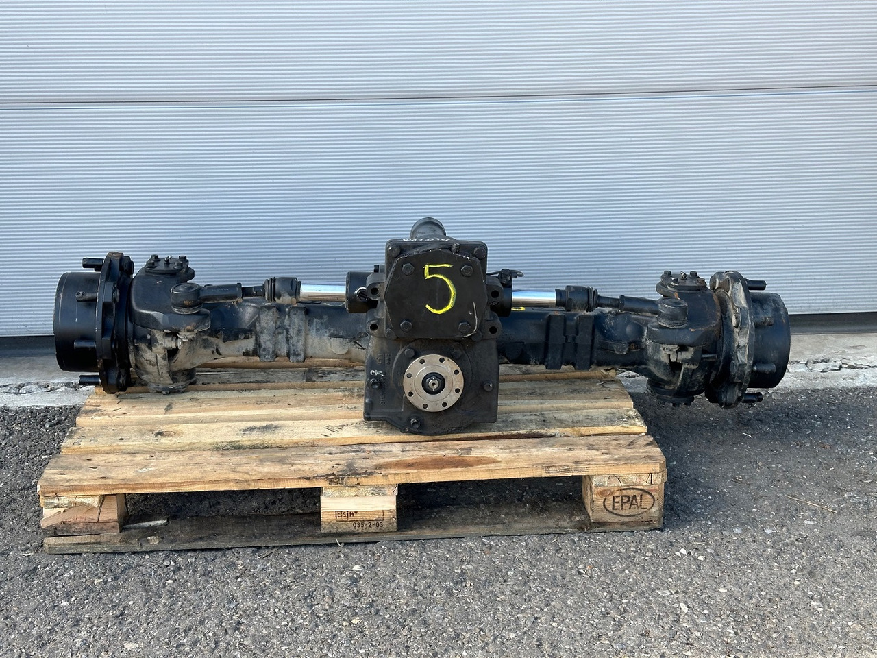 Dana Spicer Hinterachse-Planetenachse mit Verteilergetriebe. #DANA.05# - Rear axle for Loader: picture 1 Dana Spicer Hinterachse-Planetenachse mit Verteilergetriebe. #DANA.05# - Rear axle for Loader: picture 1