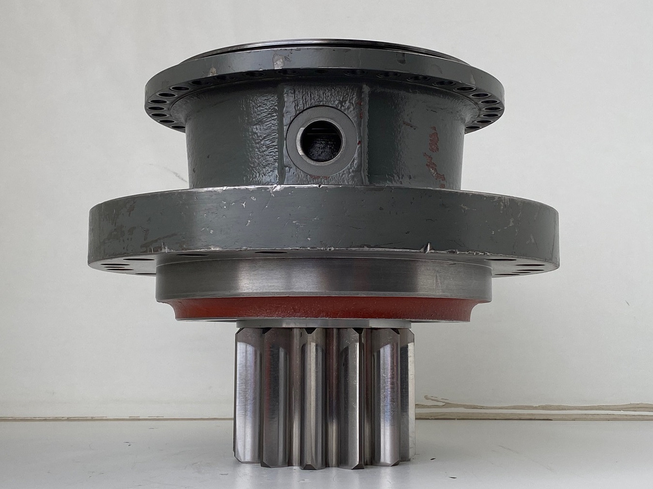 Liebherr Abtriebswellengehäuse ID-Nr.90013701 mit Abtriebswelle ID-Nr.90204999. SAT275/260 - SAT275/261 - SAT275/266 - SAT275/289. #047987# - Swing motor for Excavator: picture 2 Liebherr Abtriebswellengehäuse ID-Nr.90013701 mit Abtriebswelle ID-Nr.90204999. SAT275/260 - SAT275/261 - SAT275/266 - SAT275/289. #047987# - Swing motor for Excavator: picture 2