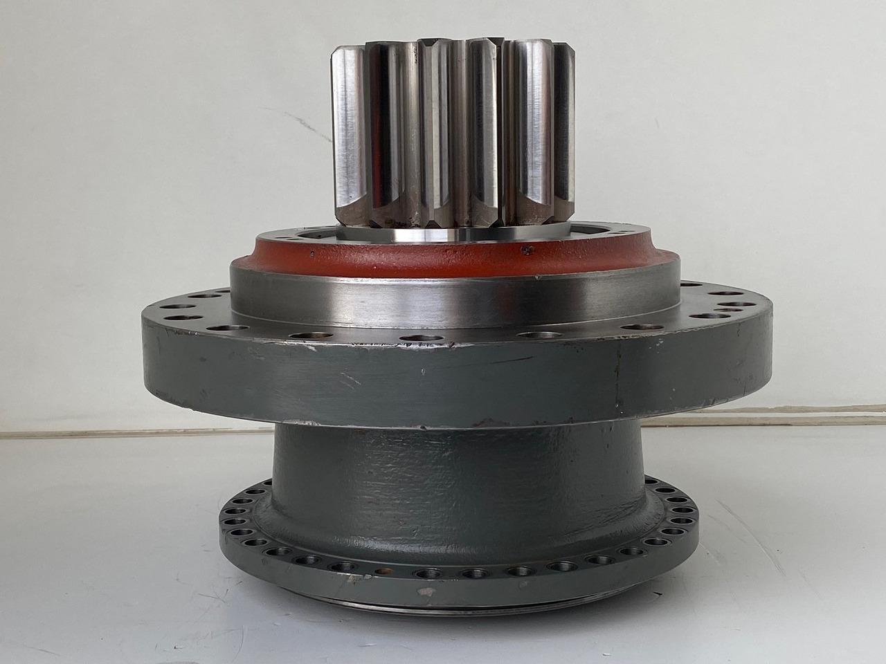 Liebherr Abtriebswellengehäuse ID-Nr.90013701 mit Abtriebswelle ID-Nr.90204999. SAT275/260 - SAT275/261 - SAT275/266 - SAT275/289. #047987# - Swing motor for Excavator: picture 4 Liebherr Abtriebswellengehäuse ID-Nr.90013701 mit Abtriebswelle ID-Nr.90204999. SAT275/260 - SAT275/261 - SAT275/266 - SAT275/289. #047987# - Swing motor for Excavator: picture 4