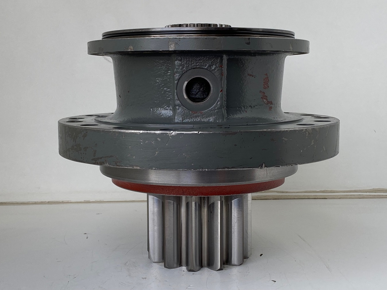 Liebherr Abtriebswellengehäuse ID-Nr.90013701 mit Abtriebswelle ID-Nr.90204999. SAT275/260 - SAT275/261 - SAT275/266 - SAT275/289. #047987# - Swing motor for Excavator: picture 1 Liebherr Abtriebswellengehäuse ID-Nr.90013701 mit Abtriebswelle ID-Nr.90204999. SAT275/260 - SAT275/261 - SAT275/266 - SAT275/289. #047987# - Swing motor for Excavator: picture 1