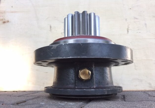 Liebherr Abtriebswellengehäuse ID-Nr.90013701 mit Abtriebswelle ID-Nr.90204999. SAT275/260 - SAT275/261 - SAT275/266 - SAT275/289. #1063# - Swing motor for Excavator: picture 1 Liebherr Abtriebswellengehäuse ID-Nr.90013701 mit Abtriebswelle ID-Nr.90204999. SAT275/260 - SAT275/261 - SAT275/266 - SAT275/289. #1063# - Swing motor for Excavator: picture 1