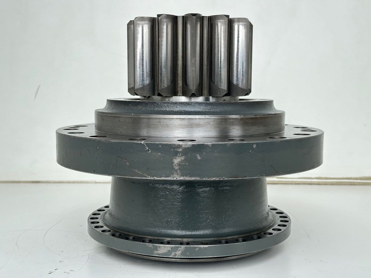 Liebherr Abtriebswellengehäuse ID-Nr.90013701 mit Abtriebswelle ID-Nr.90214087. SAT275A290. R922 LC-1486. R924 LC-1487. #0871#0876# - Transmission for Construction machinery: picture 4 Liebherr Abtriebswellengehäuse ID-Nr.90013701 mit Abtriebswelle ID-Nr.90214087. SAT275A290. R922 LC-1486. R924 LC-1487. #0871#0876# - Transmission for Construction machinery: picture 4