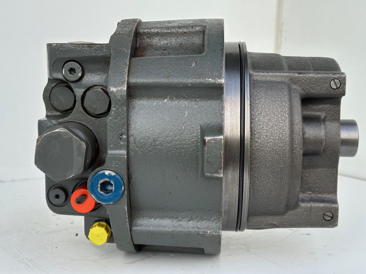 Liebherr Hydraulikeinbaumotor Typ:LH46VE 108. ID-Nr.11428178 . LOS926-1715,R926-1715,R928-1715,R930-1716,R934-1550,R936K-LC,R936K-NLC,R936K-SLC,R938. #11428178.0663# - Final drive for Construction machinery: picture 4 Liebherr Hydraulikeinbaumotor Typ:LH46VE 108. ID-Nr.11428178 . LOS926-1715,R926-1715,R928-1715,R930-1716,R934-1550,R936K-LC,R936K-NLC,R936K-SLC,R938. #11428178.0663# - Final drive for Construction machinery: picture 4