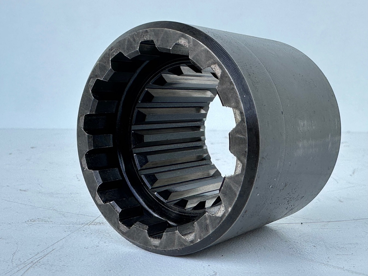 Liebherr Nabe. ID-Nr.90019646. SAT325/274. R946, R950, RZG390. #90019646.FR.40254# - Swing motor for Crawler excavator: picture 3 Liebherr Nabe. ID-Nr.90019646. SAT325/274. R946, R950, RZG390. #90019646.FR.40254# - Swing motor for Crawler excavator: picture 3