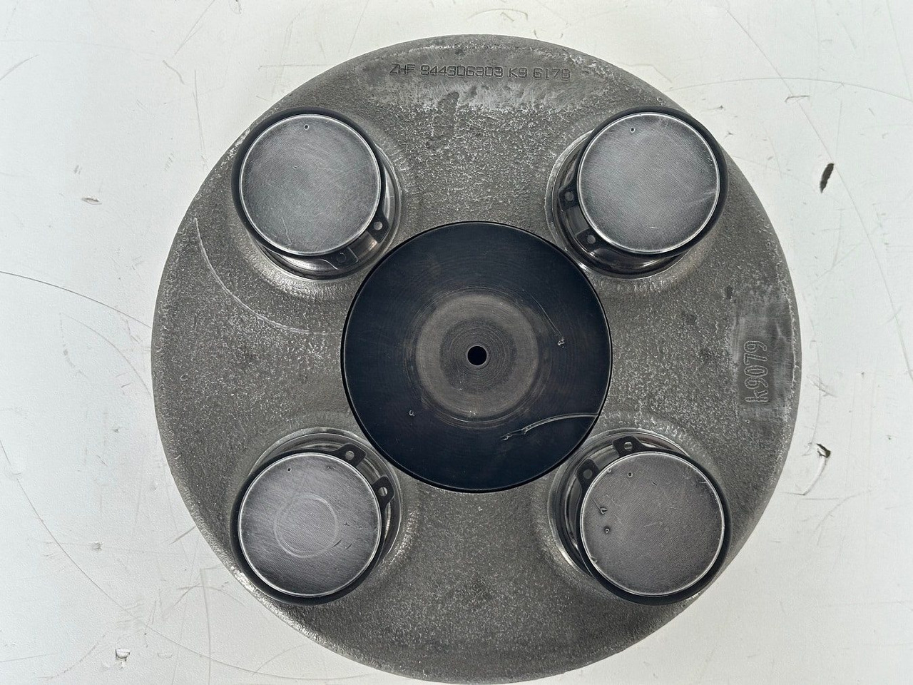 Liebherr Planetenträger ID-Nr.944306303 - ID-Nr.9443063. A924, A934, LH30, LH35, R906, R916, R922, R924, R926, R932, R934, R944. #k9079# - Gearbox for Construction machinery: picture 3 Liebherr Planetenträger ID-Nr.944306303 - ID-Nr.9443063. A924, A934, LH30, LH35, R906, R916, R922, R924, R926, R932, R934, R944. #k9079# - Gearbox for Construction machinery: picture 3