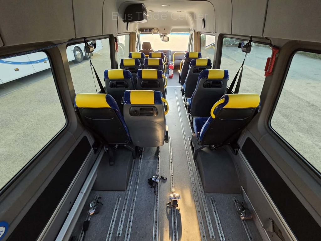 VOLKSWAGEN Crafter 50 LR // 2 units with lift - Minibus, Passenger van: picture 5 VOLKSWAGEN Crafter 50 LR // 2 units with lift - Minibus, Passenger van: picture 5