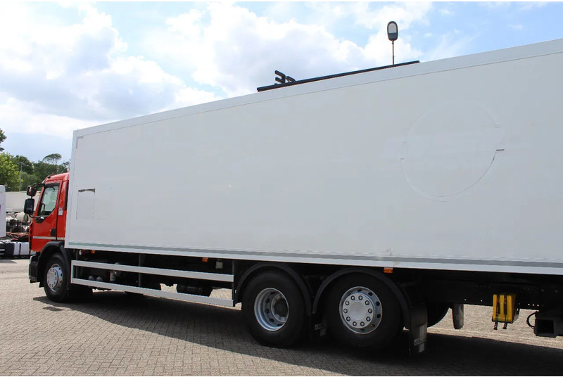 Renault D * WIDE 26 * CARRIER * 6X2 LIFT * - Refrigerator truck: picture 3 Renault D * WIDE 26 * CARRIER * 6X2 LIFT * - Refrigerator truck: picture 3