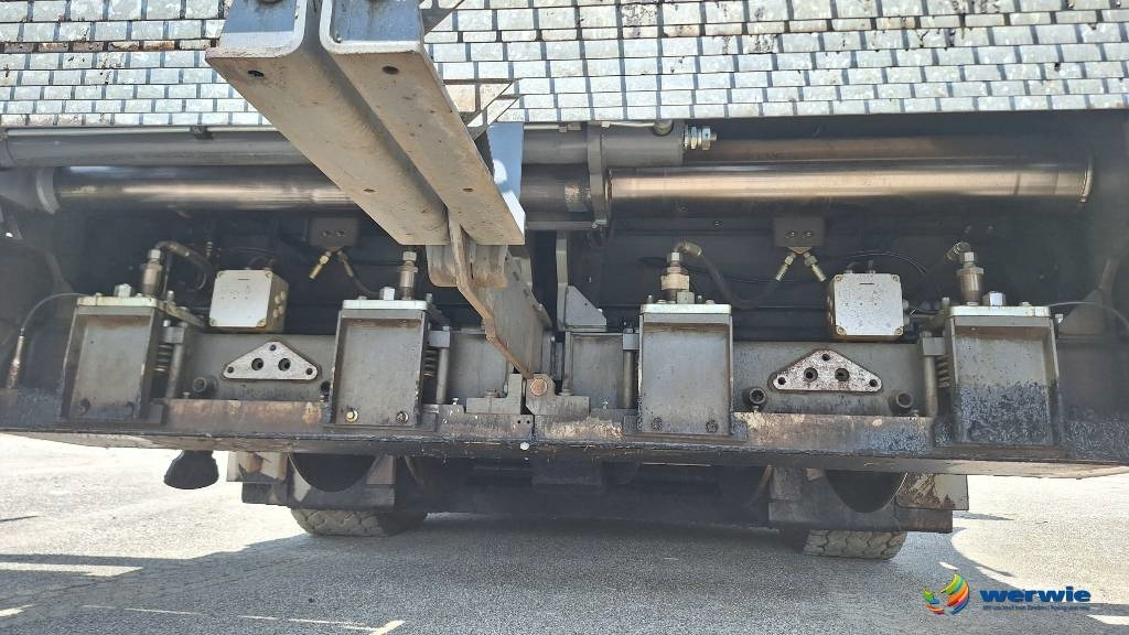 Asphalt paver Vögele SUPER 1803-3i / AB500-3TP1 (2,55 - 5,00 m): picture 23
