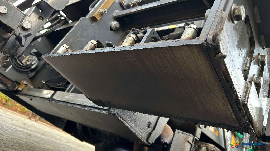 Asphalt paver Vögele SUPER 800i / AB220TV (1,20 - 2,20 m): picture 9