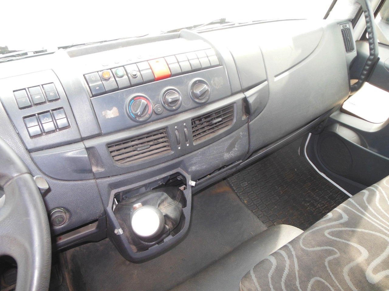 Box van Iveco EUROCARGO 75E14: picture 22