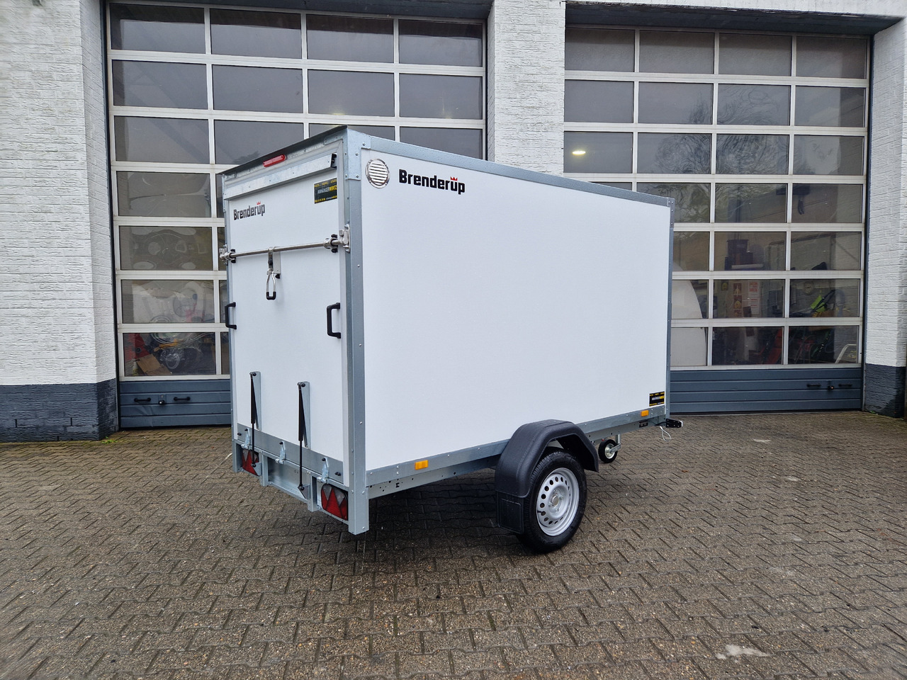 Closed box trailer Brenderup Cargo Dynamic CD260 UBR 260x130x150cm Heckrampe Wabenwände (S) 750kg Winter Aktion: picture 9 Closed box trailer Brenderup Cargo Dynamic CD260 UBR 260x130x150cm Heckrampe Wabenwände (S) 750kg Winter Aktion: picture 9