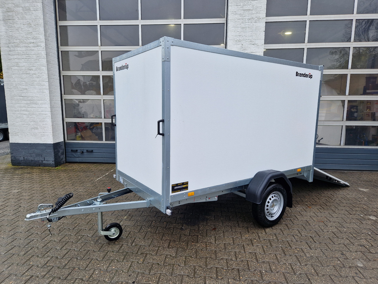 Closed box trailer Brenderup Cargo Dynamic CD260 UBR 260x130x150cm Heckrampe Wabenwände (S) 750kg Winter Aktion: picture 11 Closed box trailer Brenderup Cargo Dynamic CD260 UBR 260x130x150cm Heckrampe Wabenwände (S) 750kg Winter Aktion: picture 11