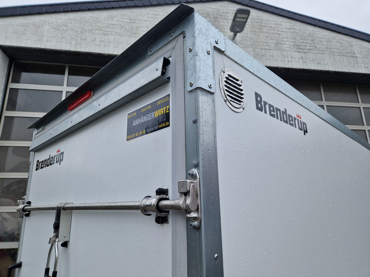 Closed box trailer Brenderup Cargo Dynamic CD260 UBR 260x130x150cm Heckrampe Wabenwände (S) 750kg Winter Aktion: picture 6 Closed box trailer Brenderup Cargo Dynamic CD260 UBR 260x130x150cm Heckrampe Wabenwände (S) 750kg Winter Aktion: picture 6