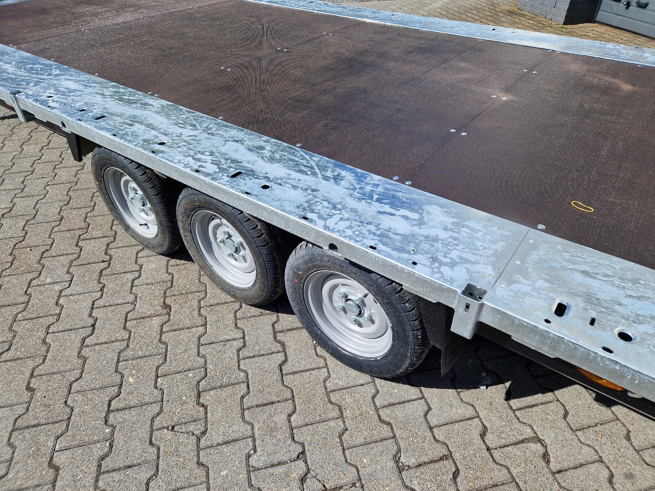 Dropside/ Flatbed trailer Brian James Trailer Connect 600x243cm plattform blackline Tridem 12" 3500kg: picture 8 Dropside/ Flatbed trailer Brian James Trailer Connect 600x243cm plattform blackline Tridem 12" 3500kg: picture 8