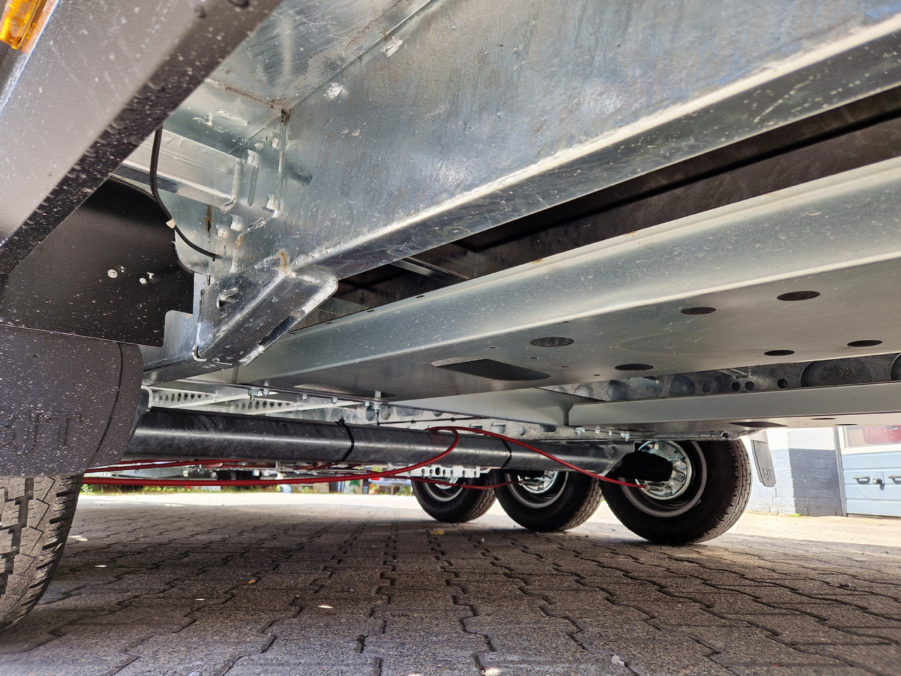 Dropside/ Flatbed trailer Brian James Trailer Connect 600x243cm plattform blackline Tridem 12" 3500kg: picture 9 Dropside/ Flatbed trailer Brian James Trailer Connect 600x243cm plattform blackline Tridem 12" 3500kg: picture 9