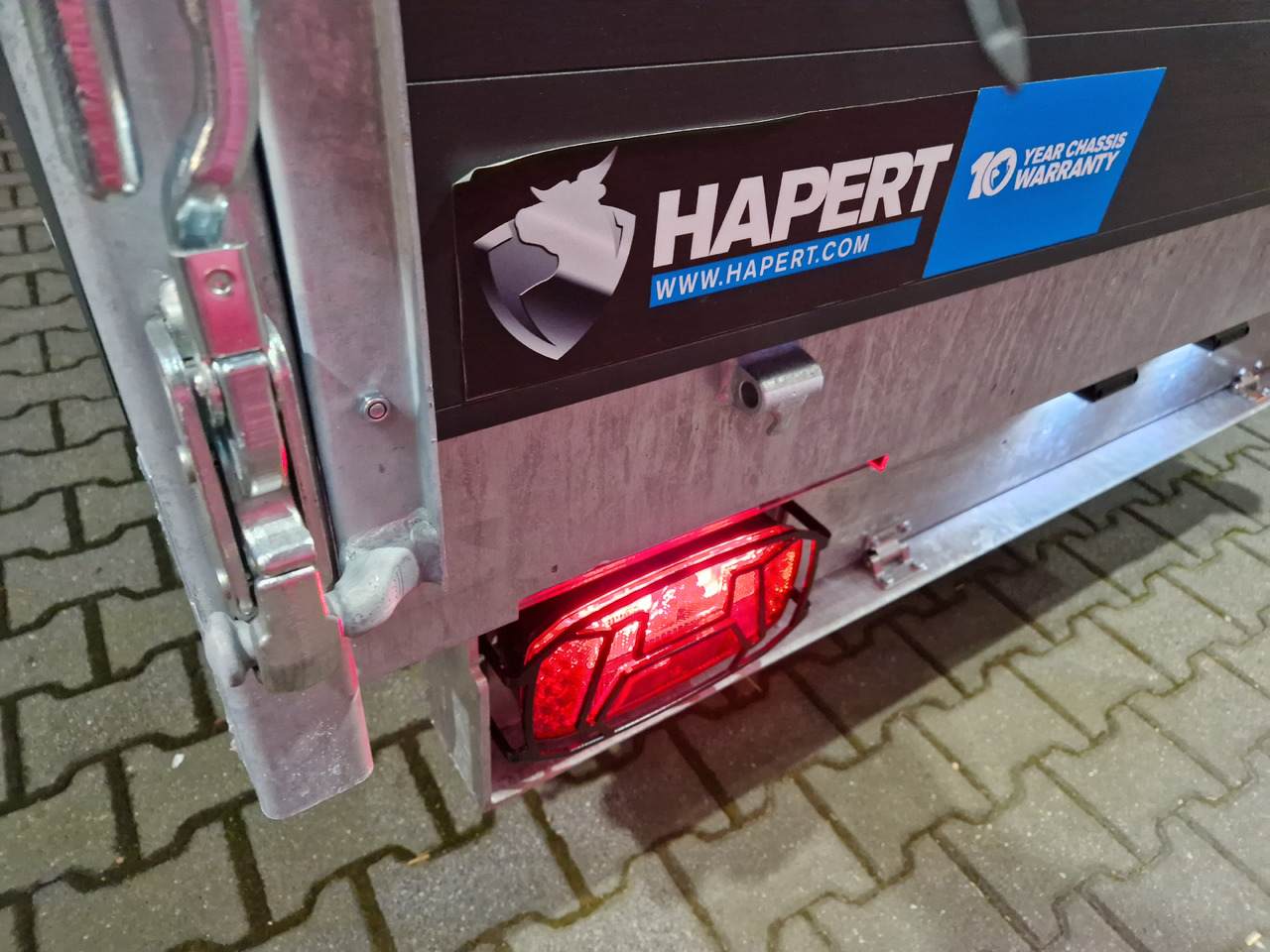 COBALT+ 335x180x40cm black +40cm hohe Aluwände Elektro Rampen Stützen Parabelfederung 3500kg - Tipper trailer: picture 5 COBALT+ 335x180x40cm black +40cm hohe Aluwände Elektro Rampen Stützen Parabelfederung 3500kg - Tipper trailer: picture 5