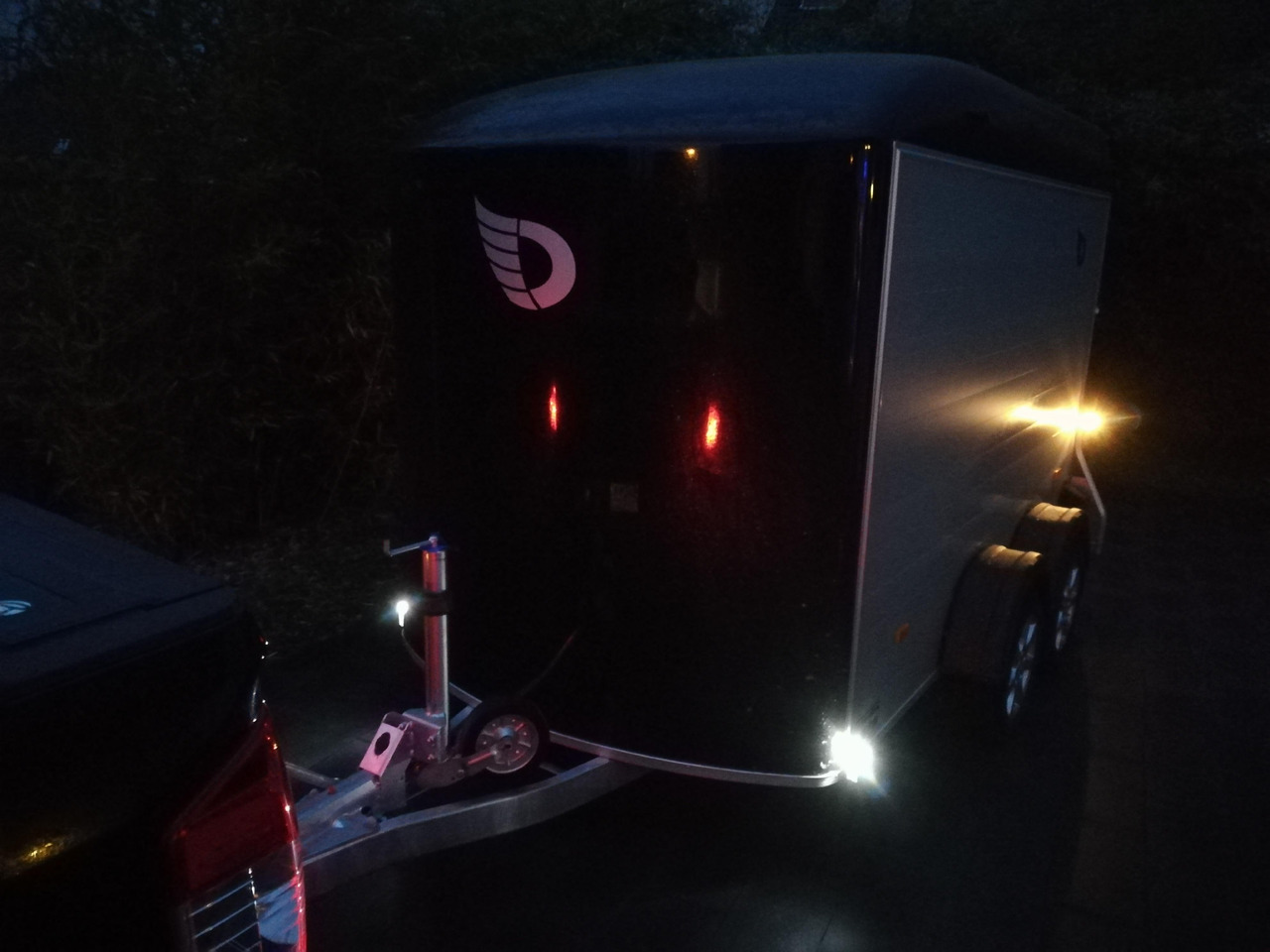 Cargo Roadster 500 312x167x199cm Alu Poly black Seitentür 100km/H Pullman 2000kg Sommer Aktion 2025 - Closed box trailer: picture 2 Cargo Roadster 500 312x167x199cm Alu Poly black Seitentür 100km/H Pullman 2000kg Sommer Aktion 2025 - Closed box trailer: picture 2