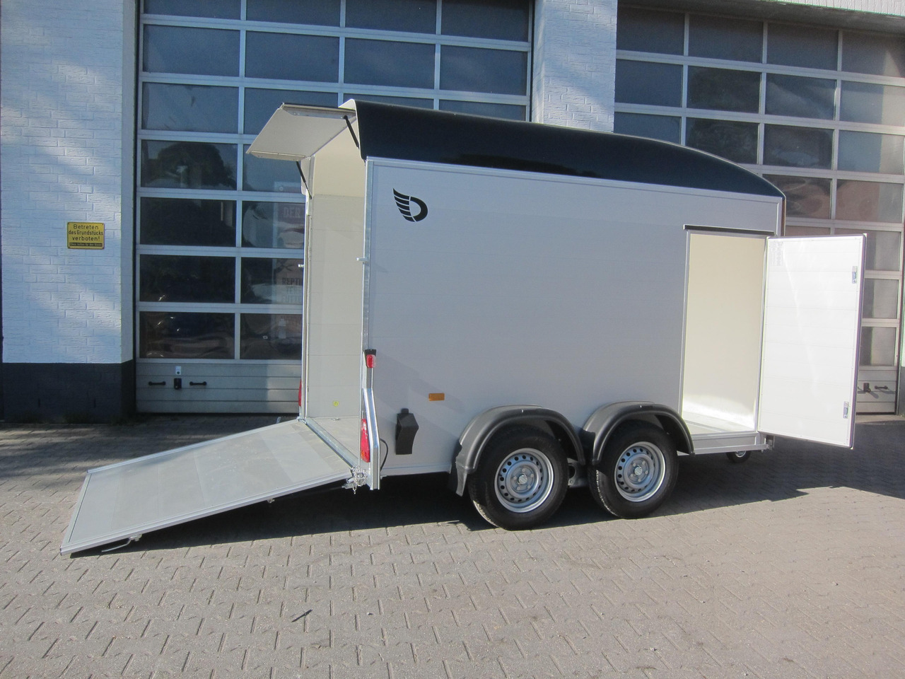 Cargo Roadster 500 312x167x199cm Alu Poly black Seitentür 100km/H Pullman 2000kg Sommer Aktion 2025 - Closed box trailer: picture 1 Cargo Roadster 500 312x167x199cm Alu Poly black Seitentür 100km/H Pullman 2000kg Sommer Aktion 2025 - Closed box trailer: picture 1