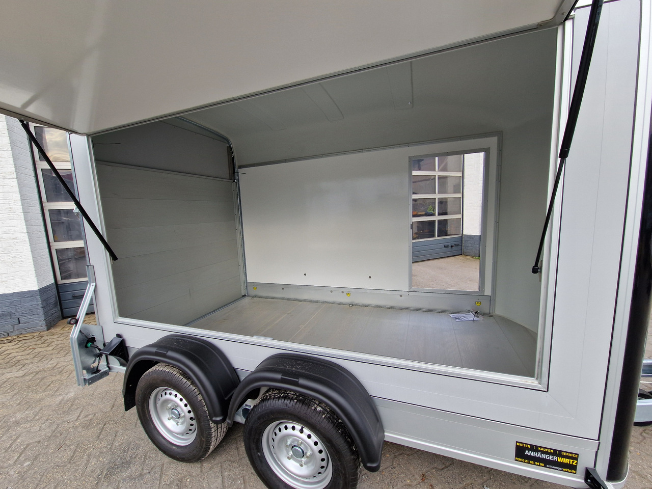 Cargo Roadster 500 312x167x199cm Sandwich Poly schwarz Seitenklappe Seitentür Pullman 100 km/H - Vending trailer: picture 5 Cargo Roadster 500 312x167x199cm Sandwich Poly schwarz Seitenklappe Seitentür Pullman 100 km/H - Vending trailer: picture 5