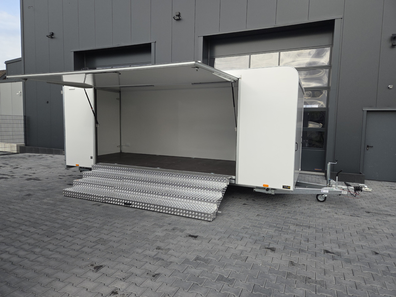 Event Trailer Koffer TWSP M 600T.01 600x230x210 Seitenklappe Treppe Hecktüren 230V 3000kg - Vending trailer: picture 1 Event Trailer Koffer TWSP M 600T.01 600x230x210 Seitenklappe Treppe Hecktüren 230V 3000kg - Vending trailer: picture 1