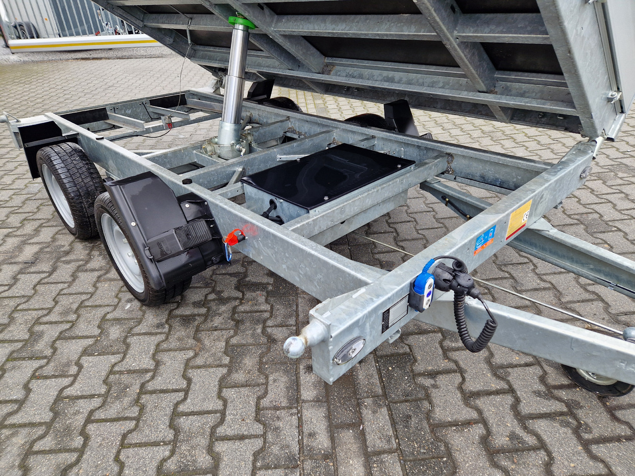 Tipper trailer Hapert COBALT HM-2 305x180x30cm Elektro & Laubgitter 2700kg: picture 6