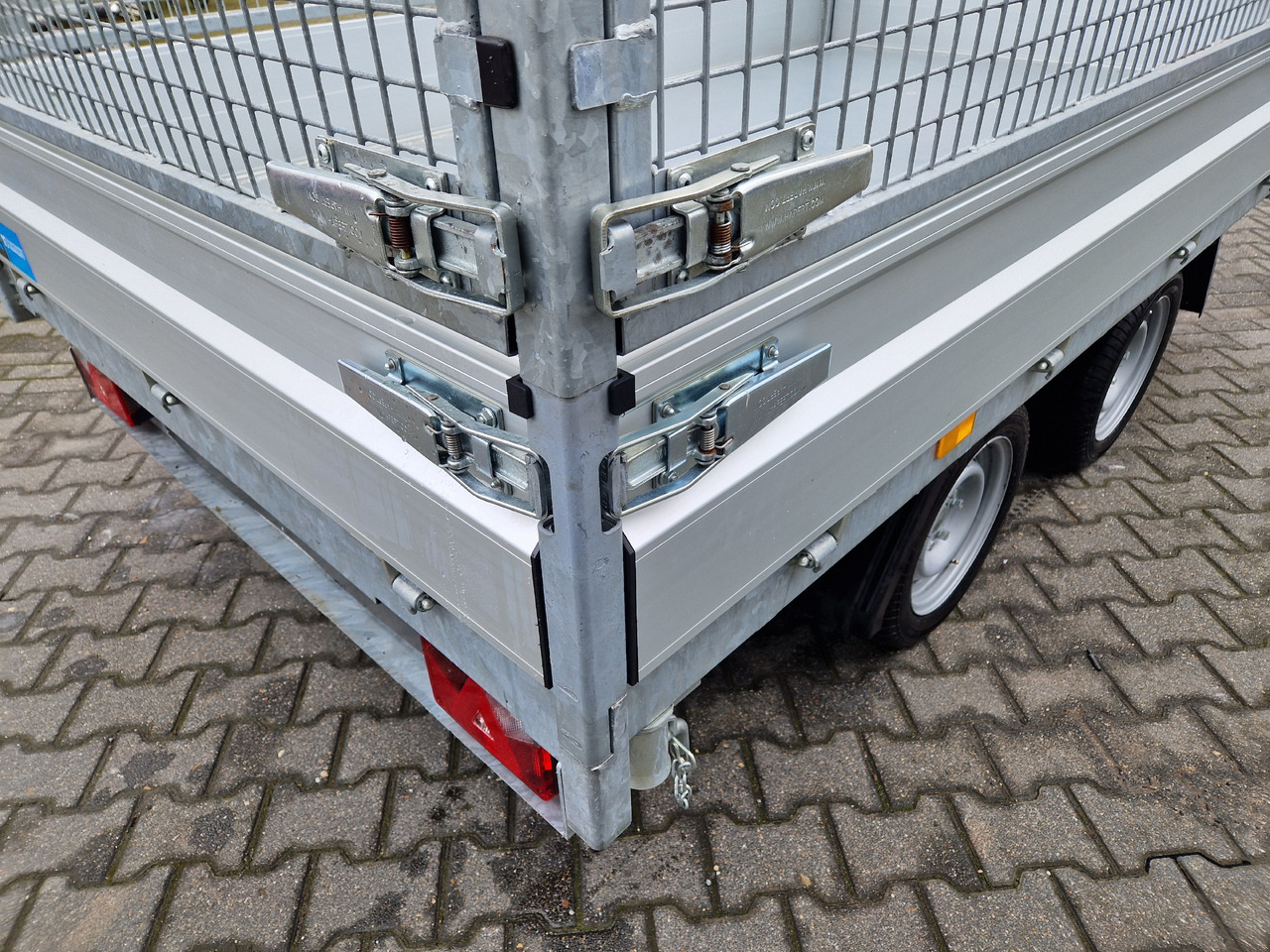 Hapert COBALT HM-2 305x180x30cm Elektro & Laubgitter 2700kg - Tipper trailer: picture 4 Hapert COBALT HM-2 305x180x30cm Elektro & Laubgitter 2700kg - Tipper trailer: picture 4