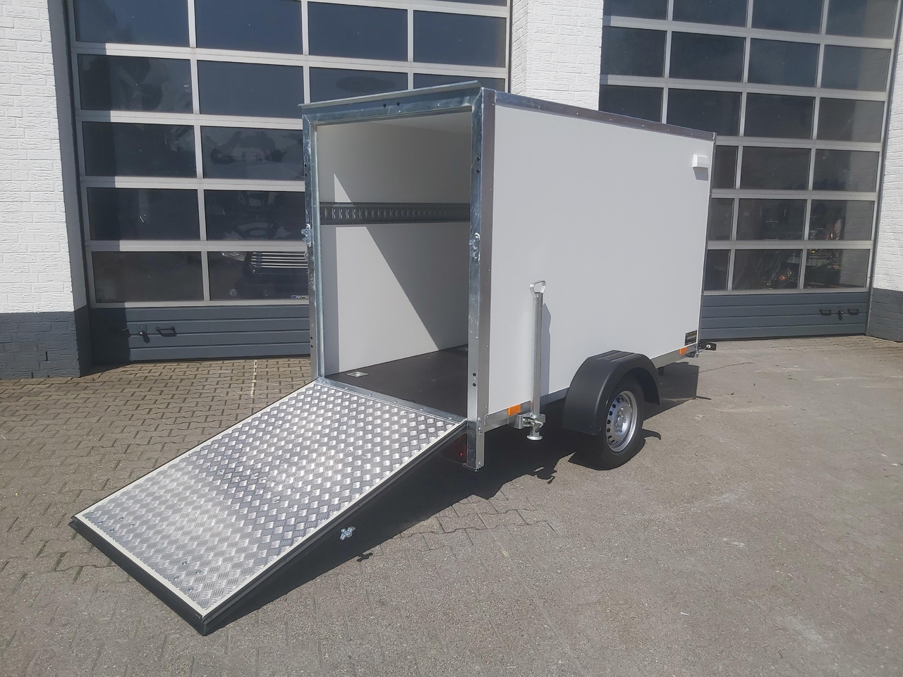 Kargo TFD 250.00 250x125x150cm Zurrsystem Heckrampe (S) 100km/H 750kg - Motorcycle trailer: picture 1 Kargo TFD 250.00 250x125x150cm Zurrsystem Heckrampe (S) 100km/H 750kg - Motorcycle trailer: picture 1