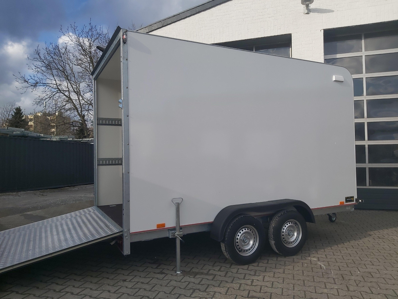 Koffer TFS 360T.01 2700 360x200x210cm aero Heckrampe Zurrsystem (L) 100km/h 2700kg - Closed box trailer: picture 2 Koffer TFS 360T.01 2700 360x200x210cm aero Heckrampe Zurrsystem (L) 100km/h 2700kg - Closed box trailer: picture 2