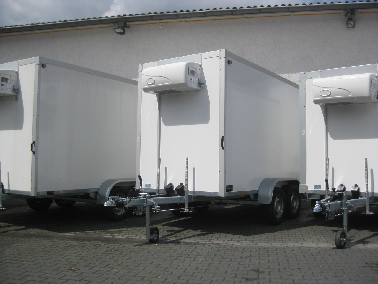 Kühlanhänger AZKF 2735/155 343x154x200cm GOVI Kühlaggregat 4 Iso 60 Frioliner Juli Aktion - Refrigerator trailer: picture 2 Kühlanhänger AZKF 2735/155 343x154x200cm GOVI Kühlaggregat 4 Iso 60 Frioliner Juli Aktion - Refrigerator trailer: picture 2