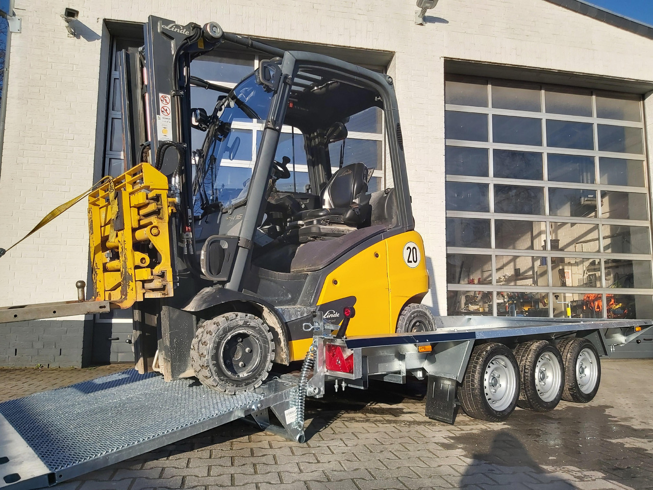 Martz Maschinentransporter BUILDER XL Bau-3 3500/3 400x180x30cm Auffahrklappe Tridem (XL) 3500kg - Plant trailer: picture 1 Martz Maschinentransporter BUILDER XL Bau-3 3500/3 400x180x30cm Auffahrklappe Tridem (XL) 3500kg - Plant trailer: picture 1