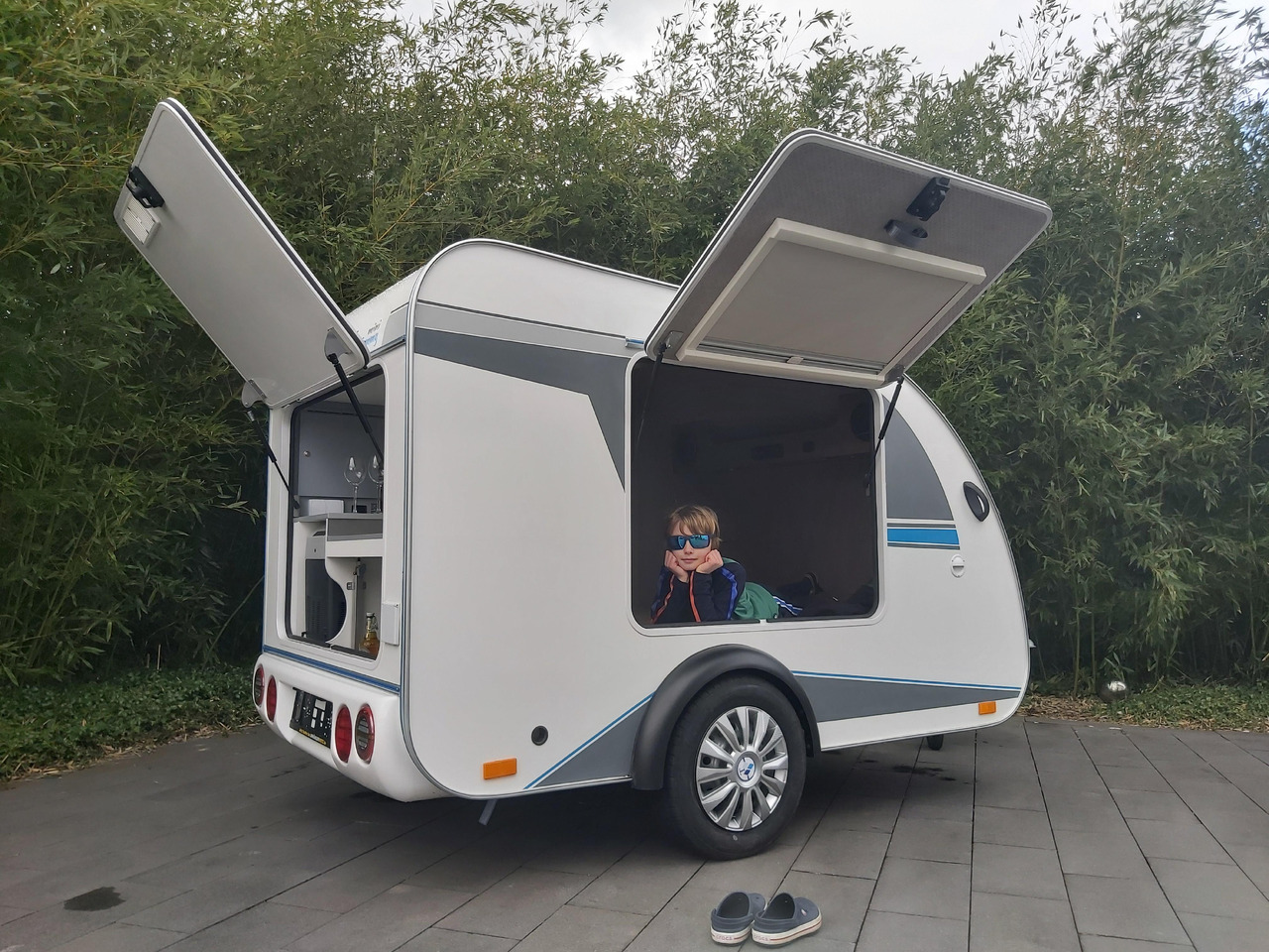 Mini Camper Mini Tommy TMC25 252x140x121cm aero V1 Küche 12V/230V 100km/H 750kg gebremst Modell 24 - Caravan: picture 2 Mini Camper Mini Tommy TMC25 252x140x121cm aero V1 Küche 12V/230V 100km/H 750kg gebremst Modell 24 - Caravan: picture 2